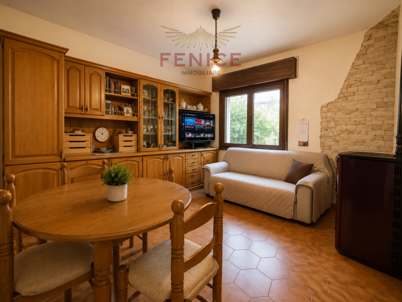 Noi di Fenice Immobiliare proponiamo una splendida schiera di testa indipendente con scoperto pri...