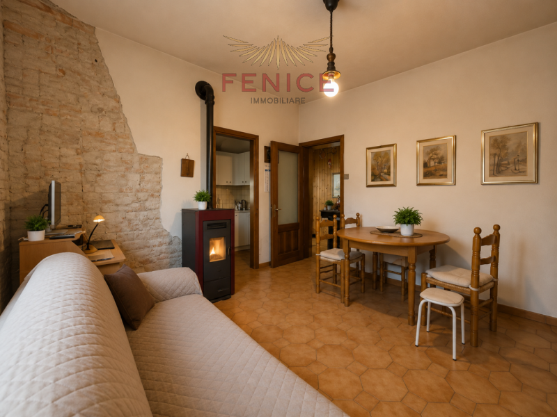 Noi di Fenice Immobiliare proponiamo una splendida schiera di testa indipendente con scoperto pri...