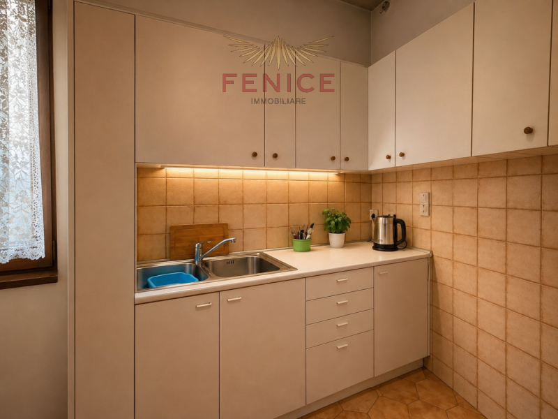 Noi di Fenice Immobiliare proponiamo una splendida schiera di testa indipendente con scoperto pri...