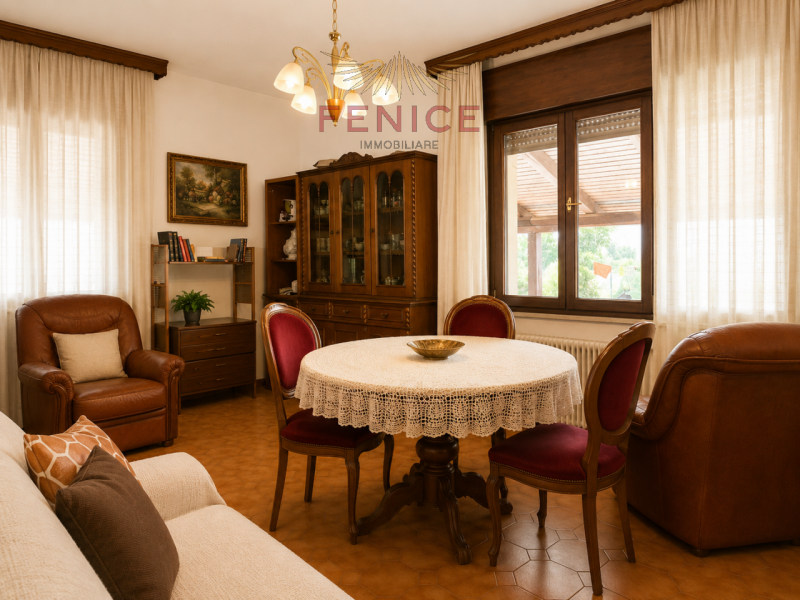 Noi di Fenice Immobiliare proponiamo una splendida schiera di testa indipendente con scoperto pri...