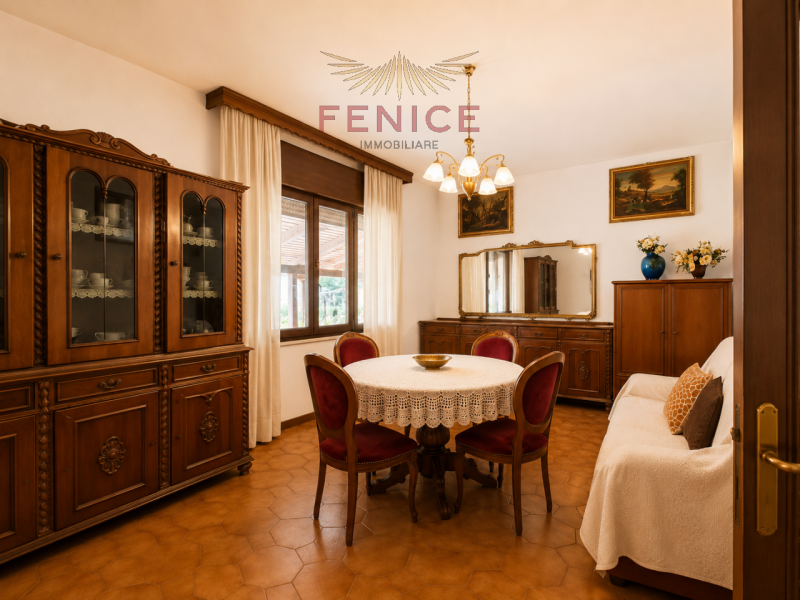Noi di Fenice Immobiliare proponiamo una splendida schiera di testa indipendente con scoperto pri...