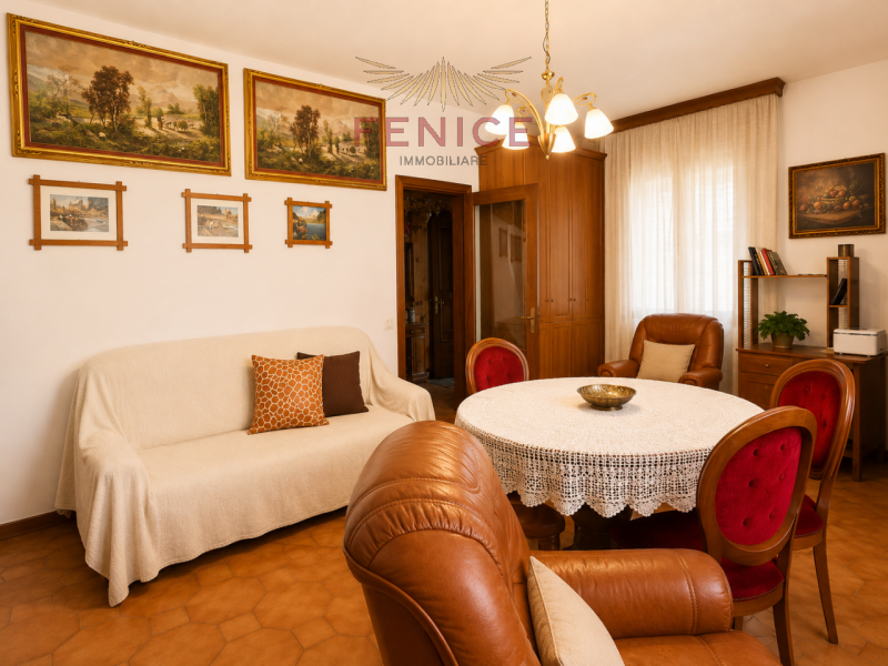 Noi di Fenice Immobiliare proponiamo una splendida schiera di testa indipendente con scoperto pri...