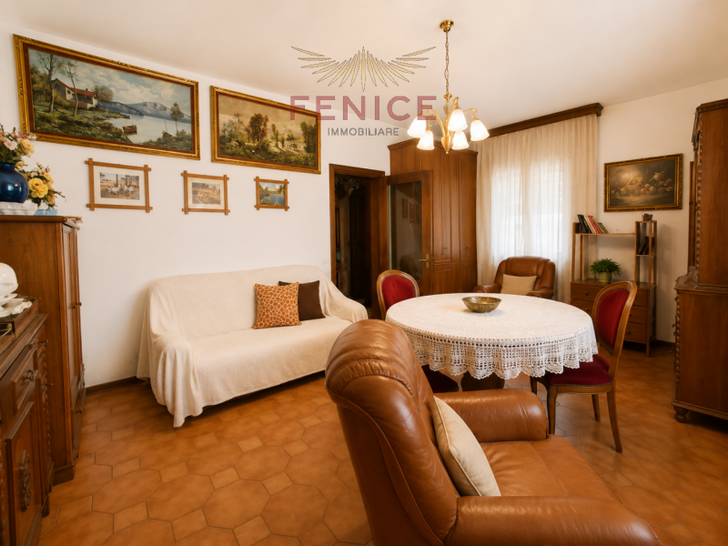 Noi di Fenice Immobiliare proponiamo una splendida schiera di testa indipendente con scoperto pri...