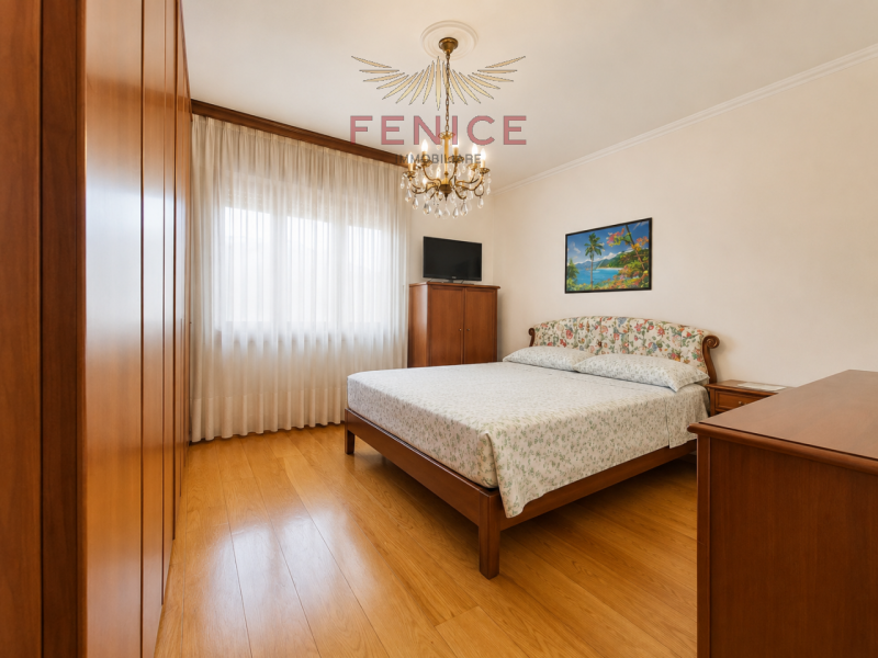 Noi di Fenice Immobiliare proponiamo una splendida schiera di testa indipendente con scoperto pri...