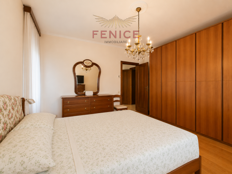Noi di Fenice Immobiliare proponiamo una splendida schiera di testa indipendente con scoperto pri...