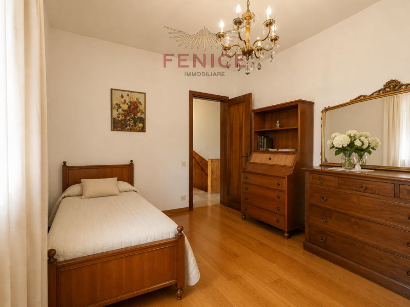 Noi di Fenice Immobiliare proponiamo una splendida schiera di testa indipendente con scoperto pri...