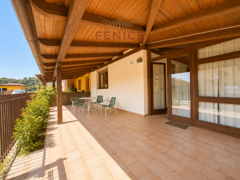Noi di Fenice Immobiliare proponiamo una splendida schiera di testa indipendente con scoperto pri...