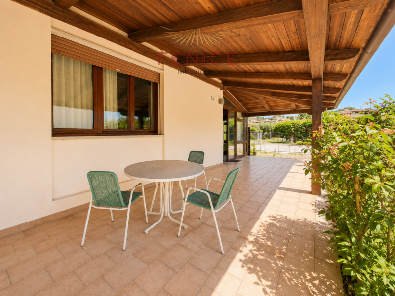 Noi di Fenice Immobiliare proponiamo una splendida schiera di testa indipendente con scoperto pri...