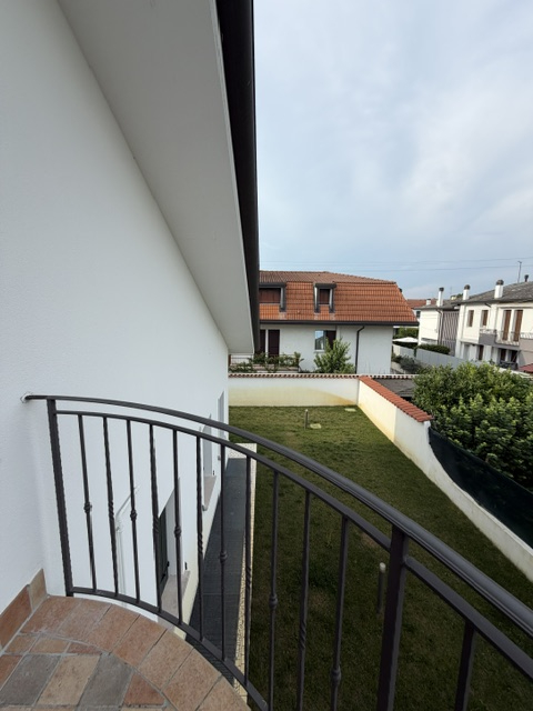 Noventa Padovana: Vendesi Villa di circa 400 mq in classe A1 con depandance entrambe ristrutturat...