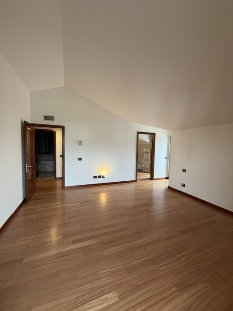 Noventa Padovana: Vendesi Villa di circa 400 mq in classe A1 con depandance entrambe ristrutturat...