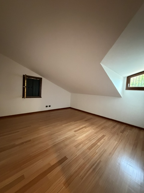 Noventa Padovana: Vendesi Villa di circa 400 mq in classe A1 con depandance entrambe ristrutturat...