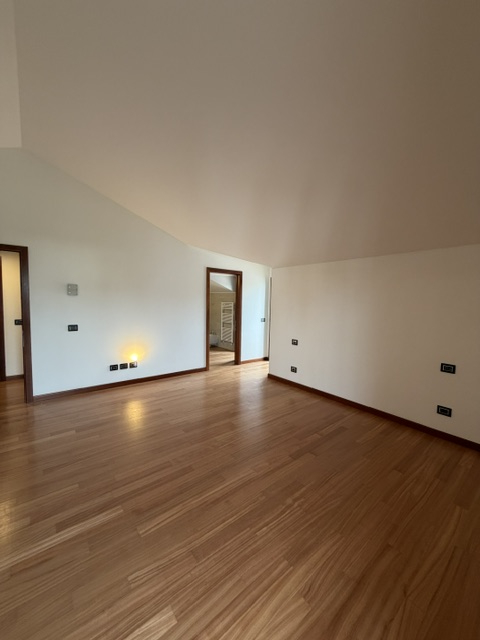 Noventa Padovana: Vendesi Villa di circa 400 mq in classe A1 con depandance entrambe ristrutturat...