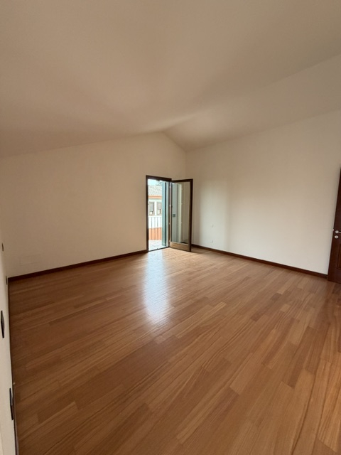 Noventa Padovana: Vendesi Villa di circa 400 mq in classe A1 con depandance entrambe ristrutturat...