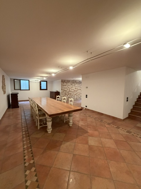 Noventa Padovana: Vendesi Villa di circa 400 mq in classe A1 con depandance entrambe ristrutturat...