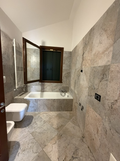 Noventa Padovana: Vendesi Villa di circa 400 mq in classe A1 con depandance entrambe ristrutturat...