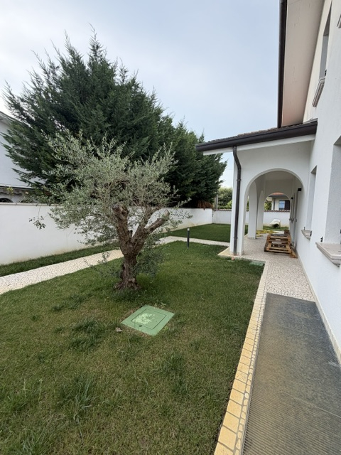 Noventa Padovana: Vendesi Villa di circa 400 mq in classe A1 con depandance entrambe ristrutturat...