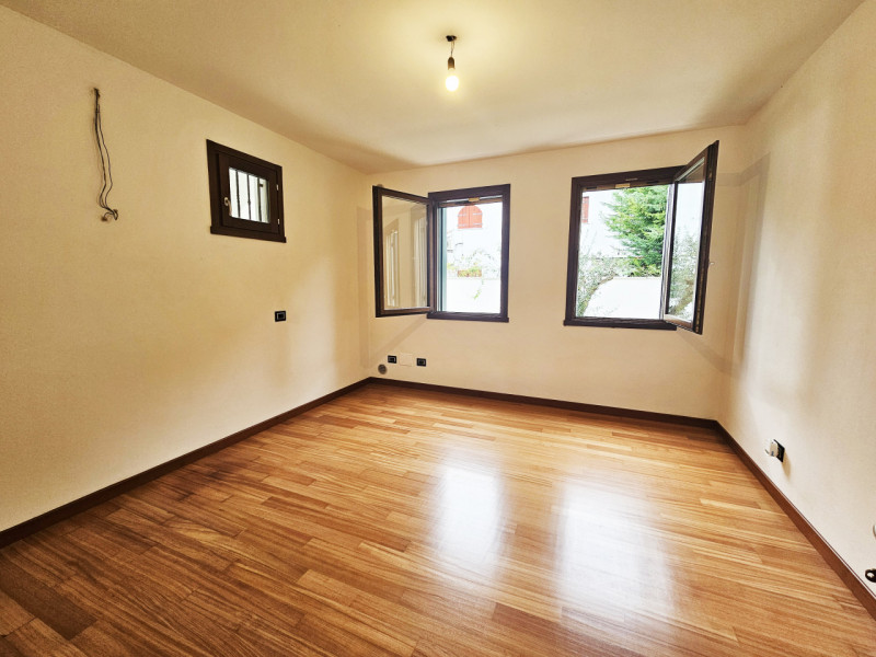 Noventa Padovana: Vendesi Villa di circa 400 mq in classe A1 con depandance entrambe ristrutturat...