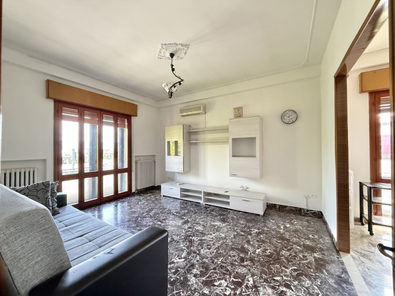 Scopri questo splendido appartamento quadrilocale situato nel centro di Solesino. Con una superfi...