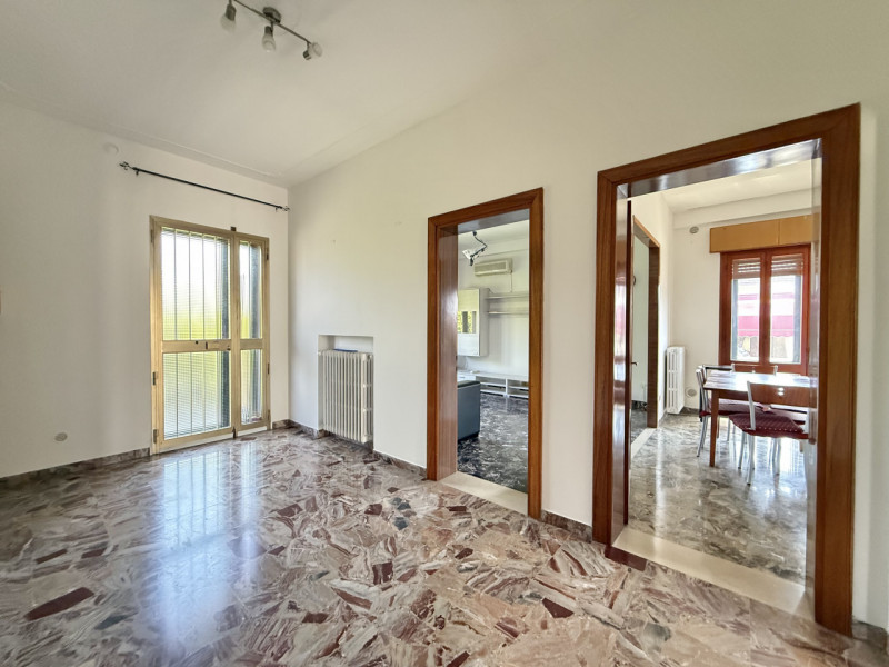 Scopri questo splendido appartamento quadrilocale situato nel centro di Solesino. Con una superfi...
