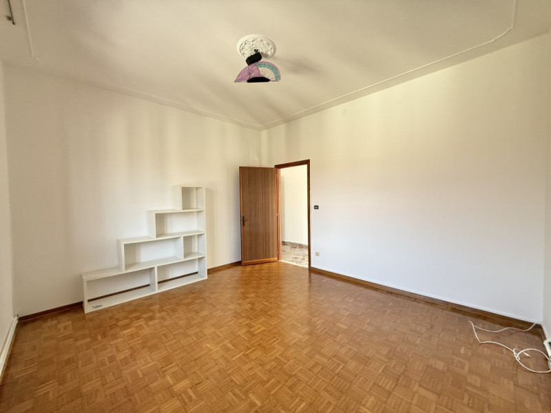Scopri questo splendido appartamento quadrilocale situato nel centro di Solesino. Con una superfi...