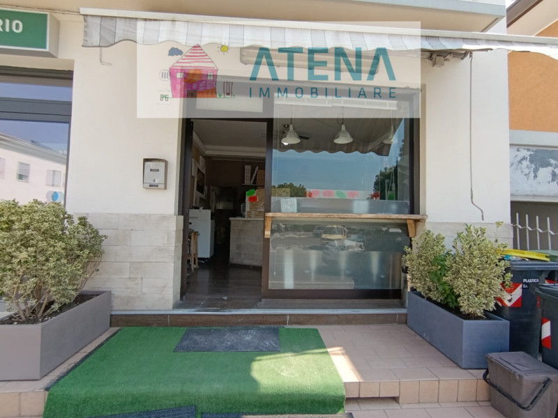 rif. 26628

PADOVA - SANT'IGNAZIO

in vendita attività di pizzeria molto bel avviata, punti di ri...