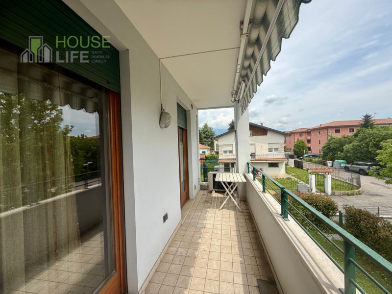 SCHIO-Santa Croce: in zona residenziale tranquilla TRILOCALE BISERVIZI al piano primo, inserito i...