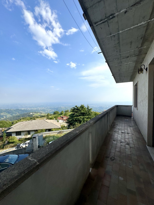 BICAMERE CON VISTA PANORAMICA 

Per info e appuntamenti Sogno Immobiliare Colceresa via Marconi, ...