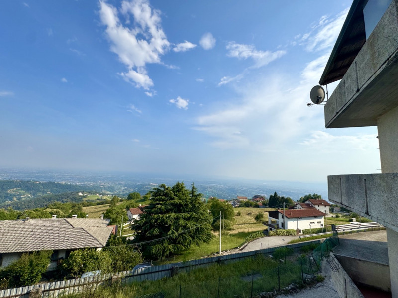 BICAMERE CON VISTA PANORAMICA 

Per info e appuntamenti Sogno Immobiliare Colceresa via Marconi, ...