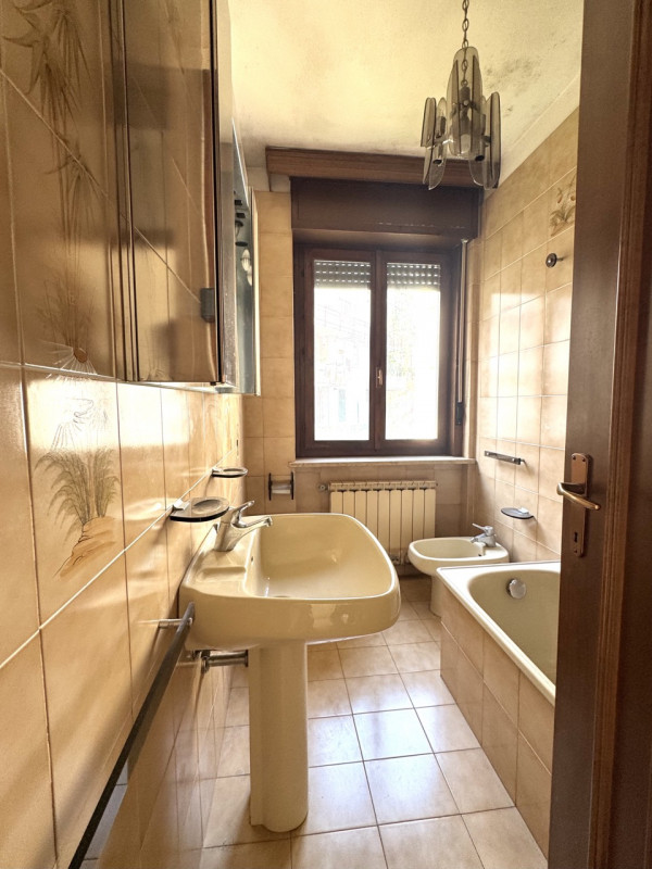 BICAMERE CON VISTA PANORAMICA 

Per info e appuntamenti Sogno Immobiliare Colceresa via Marconi, ...