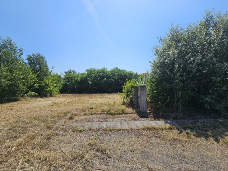 Proponiamo in vendita a Ospedaletto Euganeo, un terreno edificabile residenziale di circa 5145 mq...