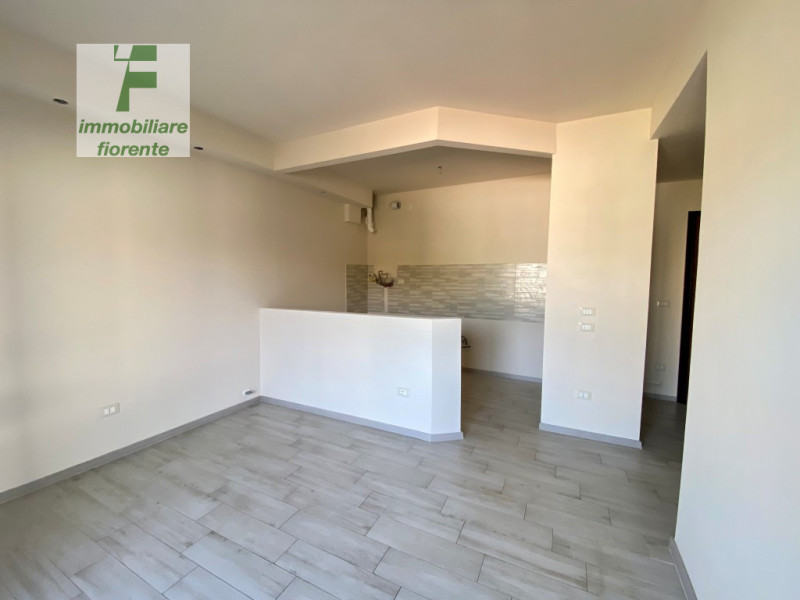 In quartiere residenziale, comodissimo al capolinea del tram, libero subito luminoso appartamento...