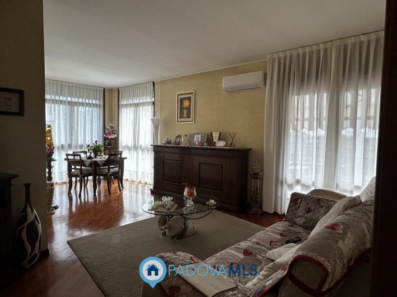 Immobile in esclusiva al Gruppo Padova MLS
PADOVA – TORRE | Luminoso appartamento con 2 camere, g...