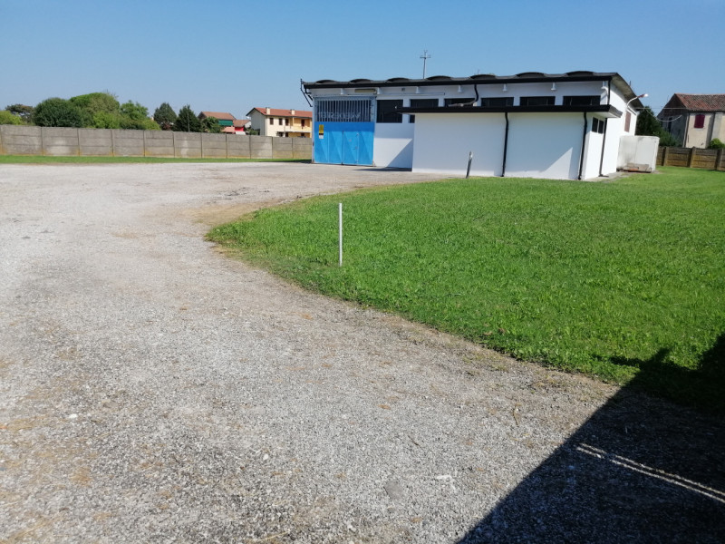 Proponiamo in vendita capannone artigianale a Campagnola di Brugine.

Ottima opportunità per chi ...