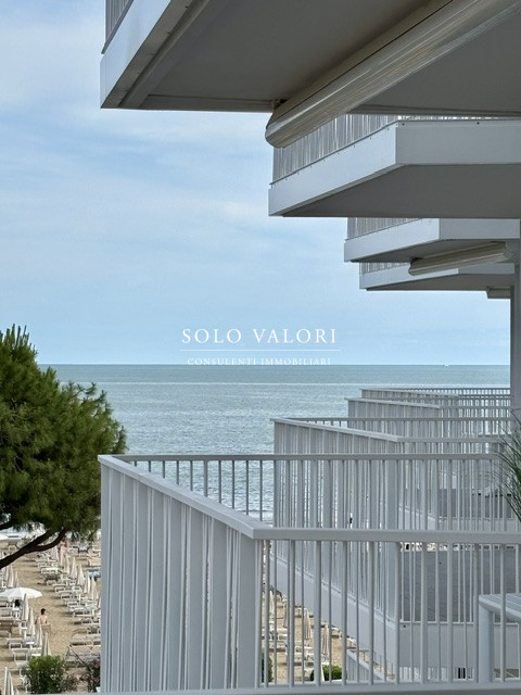 ESCLUSIVO APPARTAMENTO VISTA MARE COMPLETAMENTE RISTRUTTURATO A DUE PASSI DA PIAZZA MAZZINI

Se s...