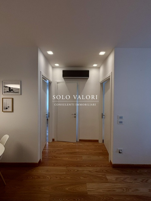ESCLUSIVO APPARTAMENTO VISTA MARE COMPLETAMENTE RISTRUTTURATO A DUE PASSI DA PIAZZA MAZZINI

Se s...