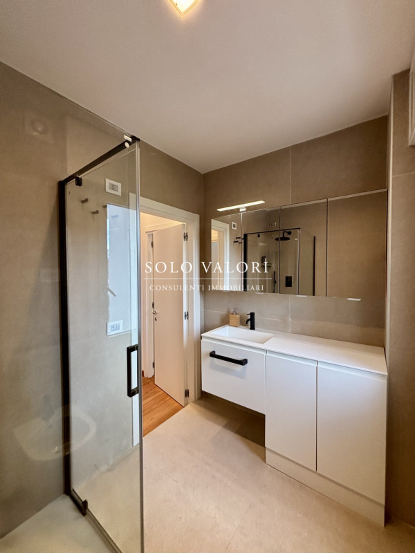 ESCLUSIVO APPARTAMENTO VISTA MARE COMPLETAMENTE RISTRUTTURATO A DUE PASSI DA PIAZZA MAZZINI

Se s...