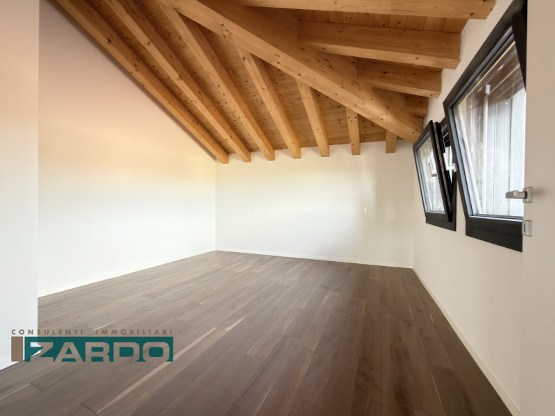 Rif: A-335 (per info 350 5383983 | Giacomo)

ULTIMA UNITÀ DISPONIBILE – In un piccolo ed esclusiv...