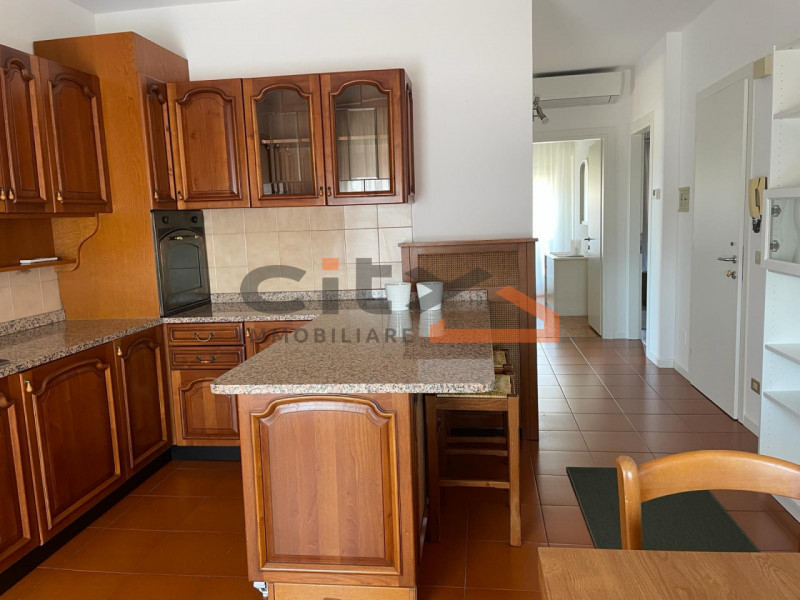 In tranquilla zona residenziale comoda ai principali servizi, proponiamo in locazione APPARTAMENT...