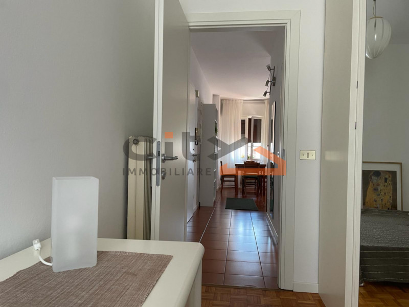 In tranquilla zona residenziale comoda ai principali servizi, proponiamo in locazione APPARTAMENT...