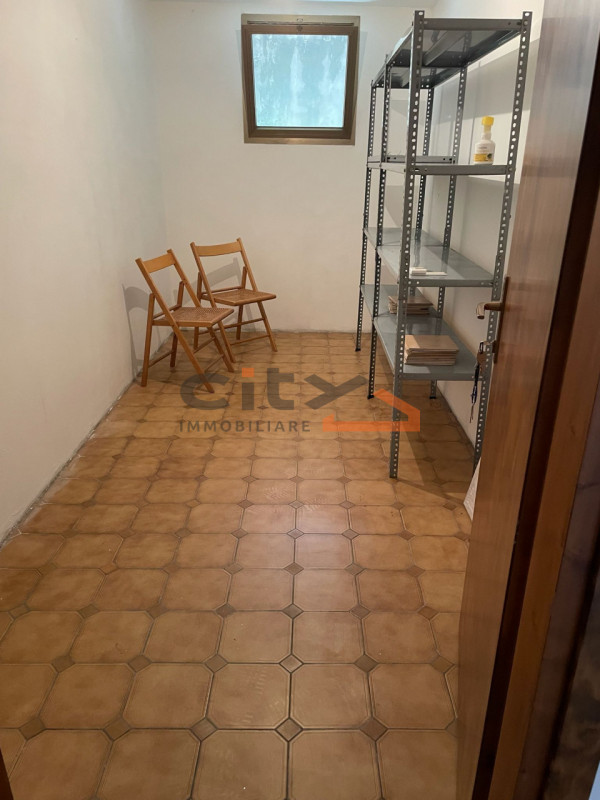In tranquilla zona residenziale comoda ai principali servizi, proponiamo in locazione APPARTAMENT...