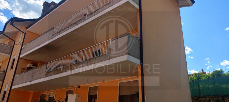 IN ZONA SEMICENTRALE DI ARSIERO PROPONIAMO UN GRAZIOSO IMMOBILE SITO AL PIANO SECONDO IN CONTESTO...