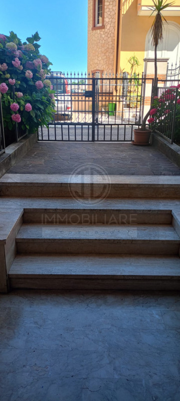IN ZONA SEMICENTRALE DI ARSIERO PROPONIAMO UN GRAZIOSO IMMOBILE SITO AL PIANO SECONDO IN CONTESTO...