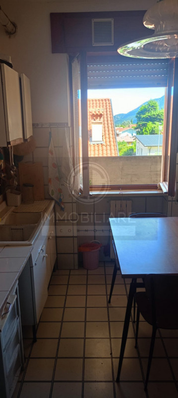 IN ZONA SEMICENTRALE DI ARSIERO PROPONIAMO UN GRAZIOSO IMMOBILE SITO AL PIANO SECONDO IN CONTESTO...