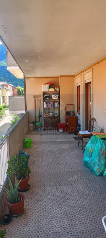 IN ZONA SEMICENTRALE DI ARSIERO PROPONIAMO UN GRAZIOSO IMMOBILE SITO AL PIANO SECONDO IN CONTESTO...