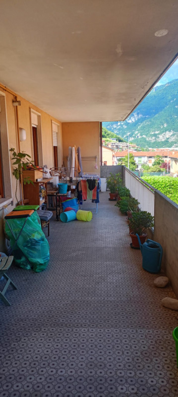 IN ZONA SEMICENTRALE DI ARSIERO PROPONIAMO UN GRAZIOSO IMMOBILE SITO AL PIANO SECONDO IN CONTESTO...