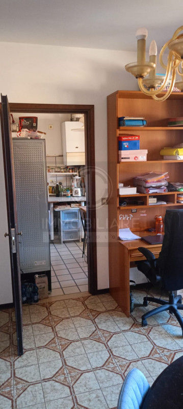 IN ZONA SEMICENTRALE DI ARSIERO PROPONIAMO UN GRAZIOSO IMMOBILE SITO AL PIANO SECONDO IN CONTESTO...
