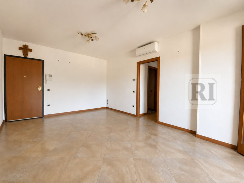 In vendita a Padova, nel prestigioso quartiere Sacro Cuore, proponiamo un appartamento di circa 9...