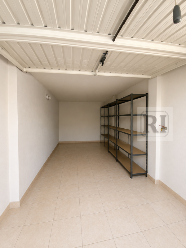 In vendita a Padova, nel prestigioso quartiere Sacro Cuore, proponiamo un appartamento di circa 9...