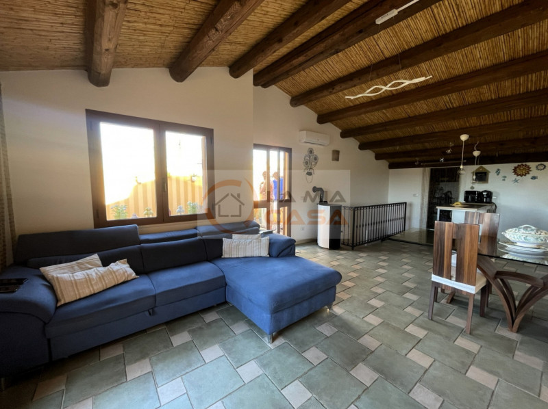 Ti presentiamo un’opportunità unica per acquistare un immobile indipendente, ristrutturato con cu...