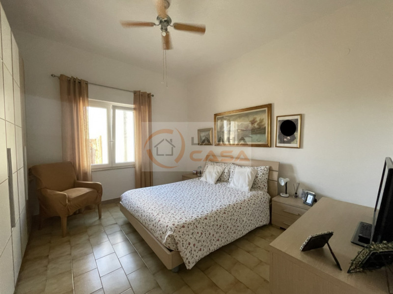 Ti presentiamo un’opportunità unica per acquistare un immobile indipendente, ristrutturato con cu...